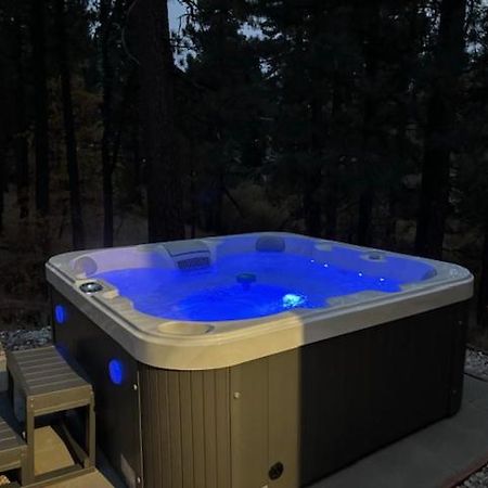 Snow Bunny Lodge - Perfect Big Bear Getaway! Deck With A New Hot Tub And Charcoal Barbecue! Big Bear Lake Buitenkant foto