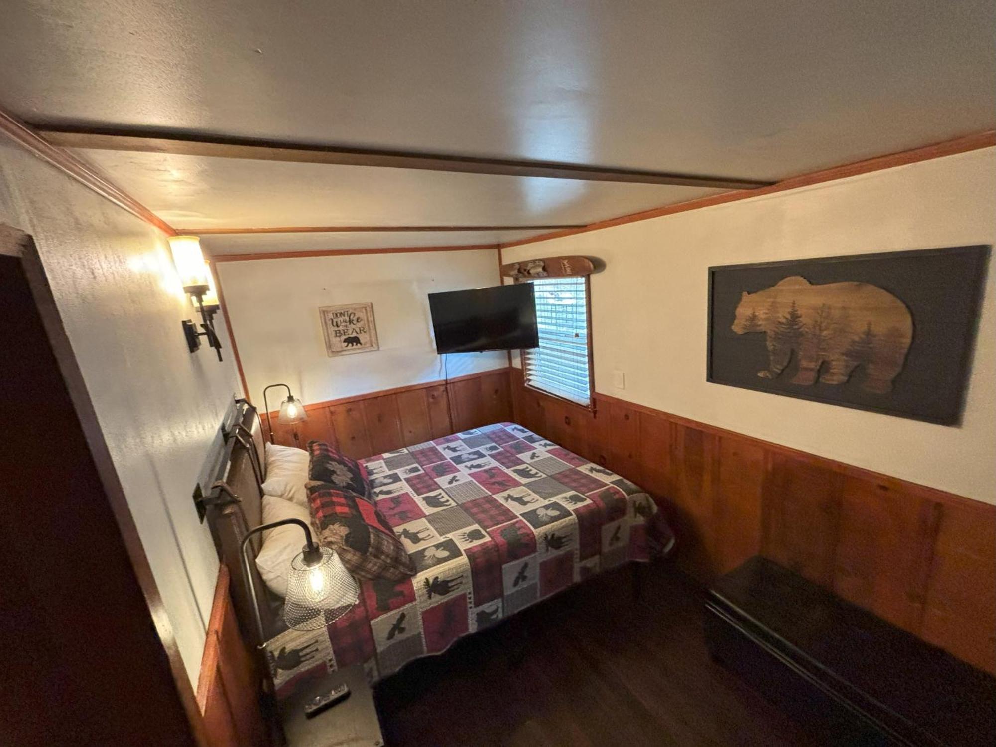 Snow Bunny Lodge - Perfect Big Bear Getaway! Deck With A New Hot Tub And Charcoal Barbecue! Big Bear Lake Buitenkant foto