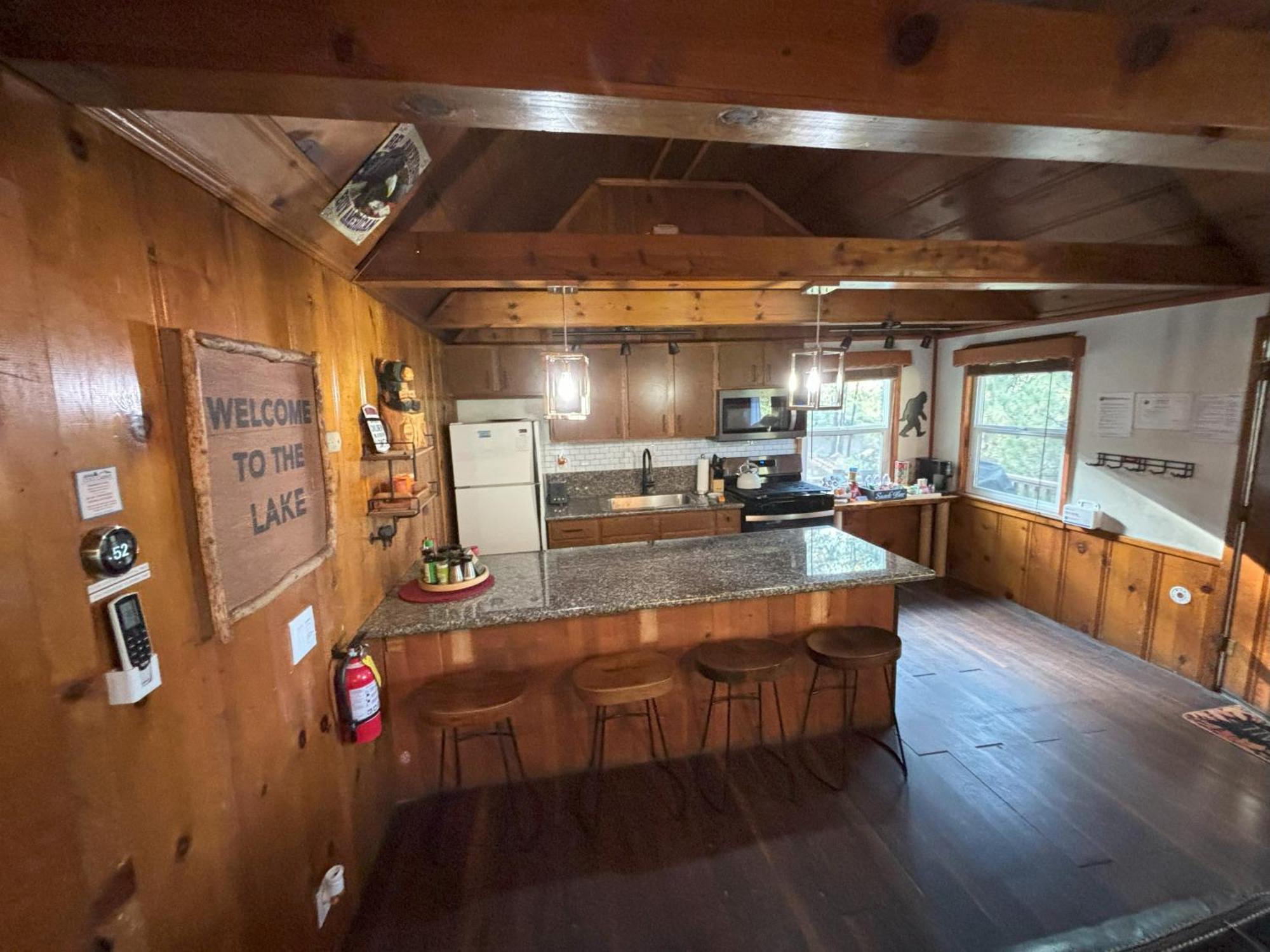 Snow Bunny Lodge - Perfect Big Bear Getaway! Deck With A New Hot Tub And Charcoal Barbecue! Big Bear Lake Buitenkant foto