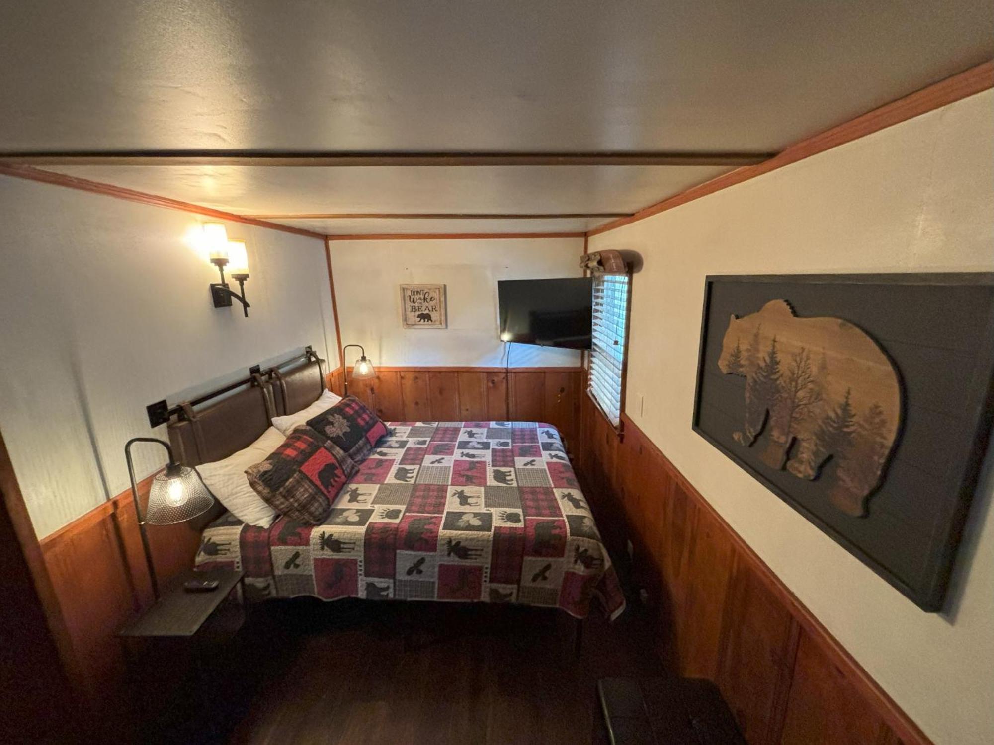 Snow Bunny Lodge - Perfect Big Bear Getaway! Deck With A New Hot Tub And Charcoal Barbecue! Big Bear Lake Buitenkant foto